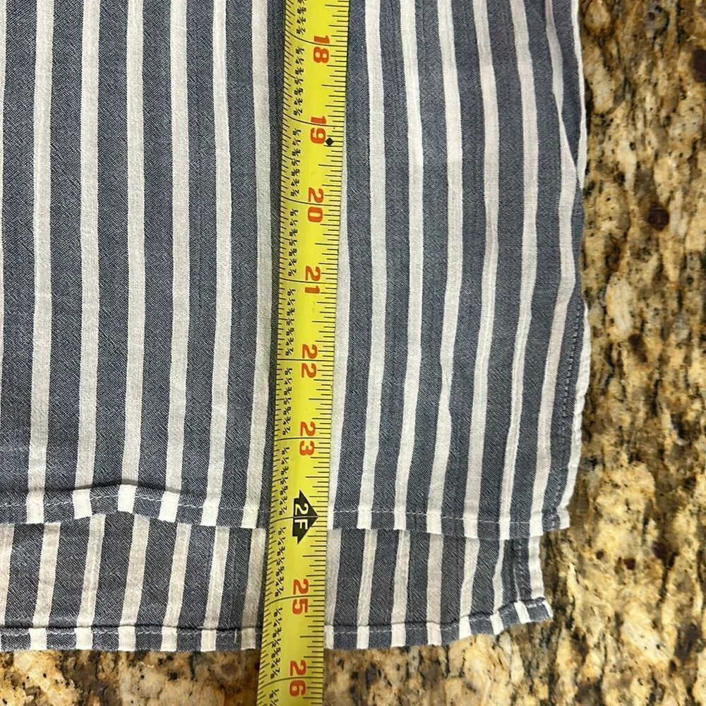 J. Crew Cotton White And Blue Striped Long Sleeves 1/2 Button Shirt Size 6
